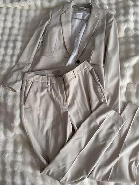 H&M Women's Tailored Pantsuit and blazer in Light Cream